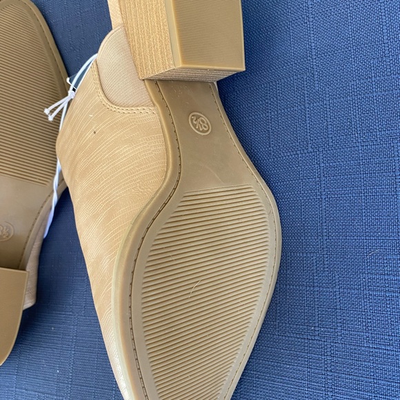 Universal Threads -Slides - Picture 4 of 4